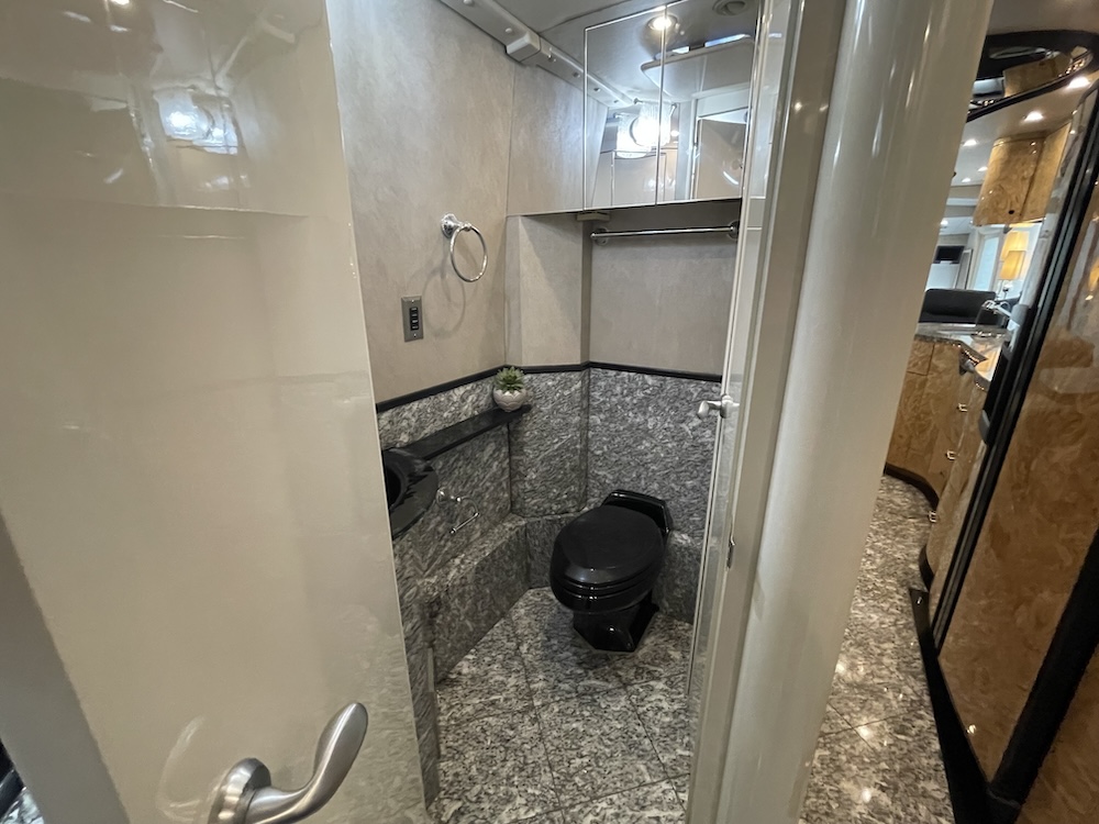 2005 Prevost  Millennium H3-45 For Sale