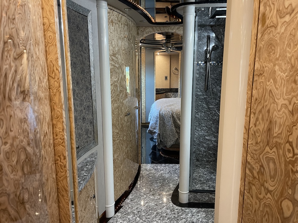 2005 Prevost  Millennium H3-45 For Sale