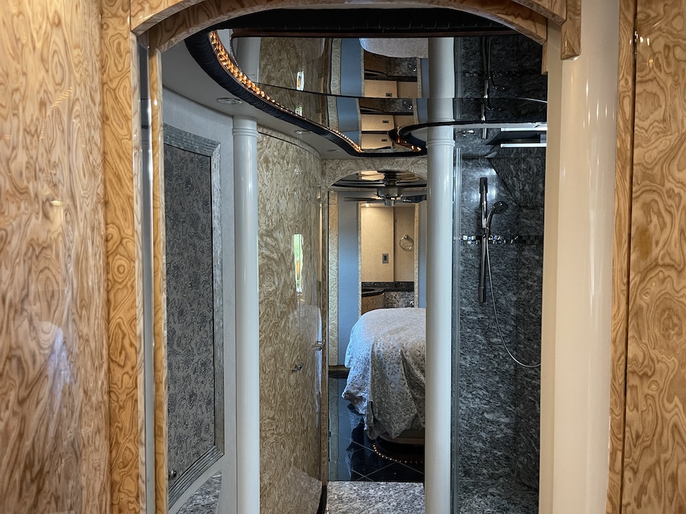 2005 Prevost  Millennium H3-45 For Sale