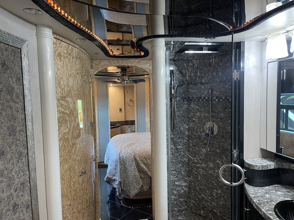 2005 Prevost  Millennium H3-45 For Sale