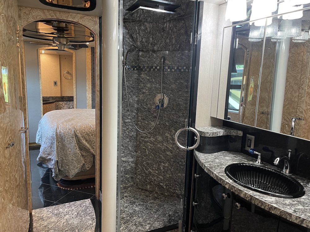 2005 Prevost  Millennium H3-45 For Sale