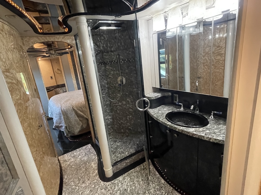 2005 Prevost  Millennium H3-45 For Sale