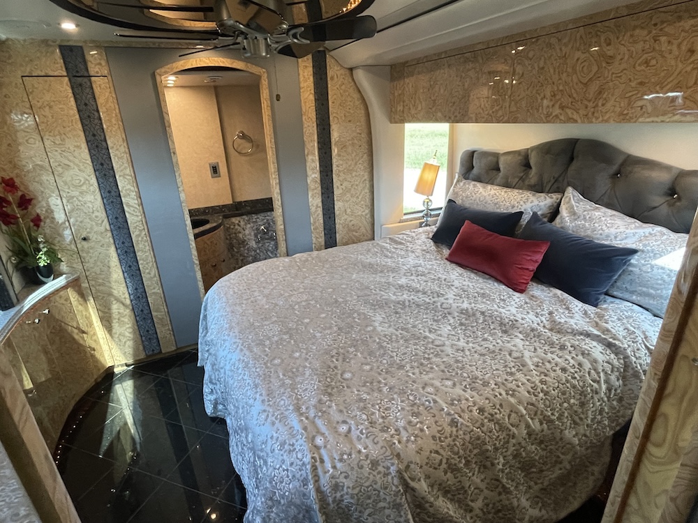 2005 Prevost  Millennium H3-45 For Sale