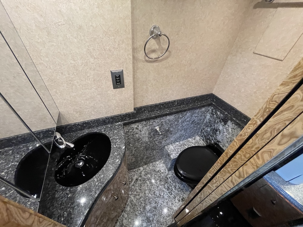 2005 Prevost  Millennium H3-45 For Sale