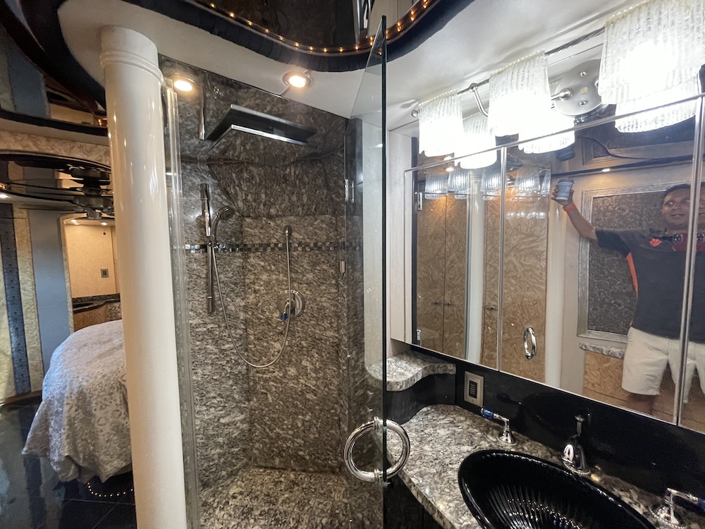 2005 Prevost  Millennium H3-45 For Sale