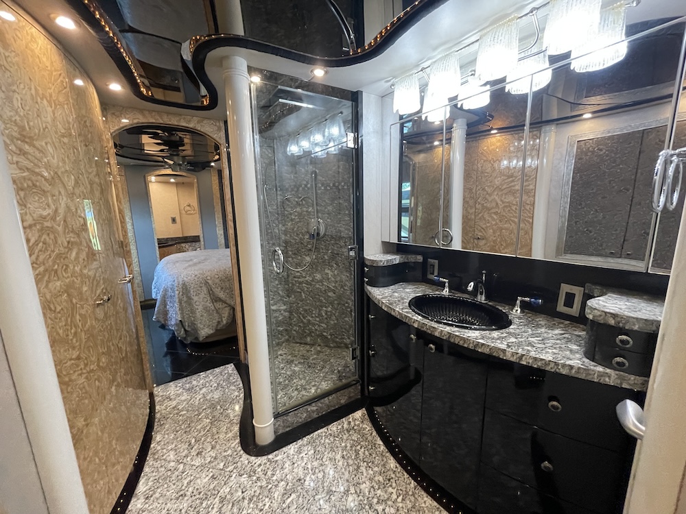 2005 Prevost  Millennium H3-45 For Sale