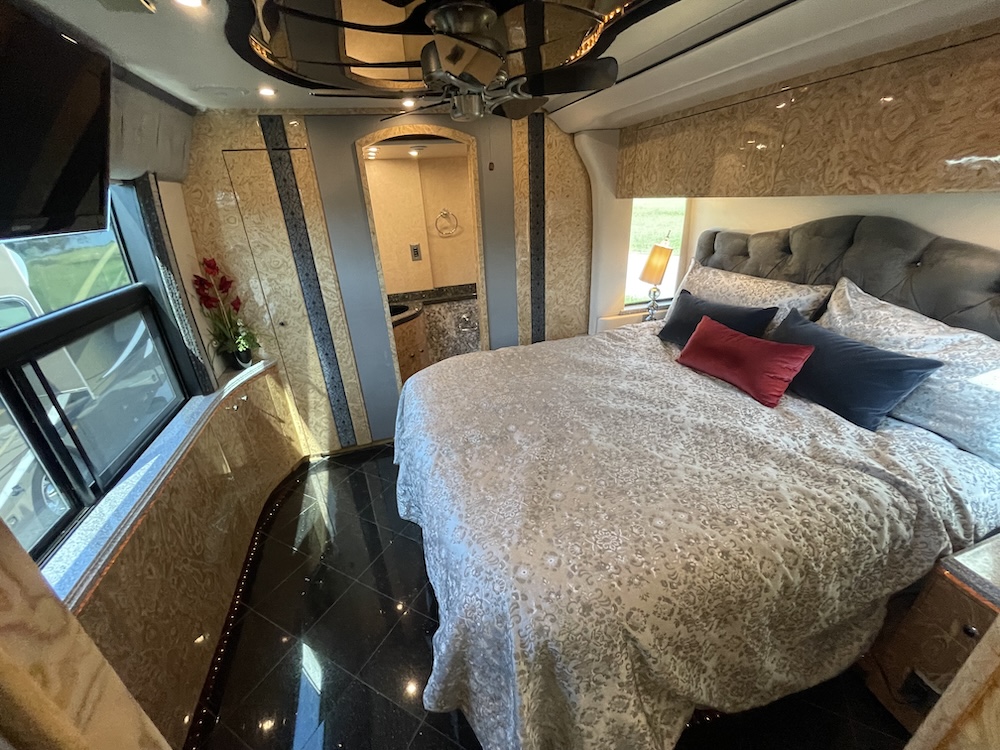 2005 Prevost  Millennium H3-45 For Sale
