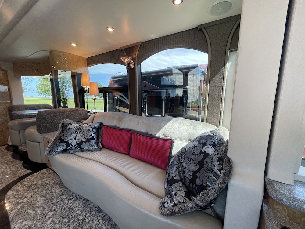 2005 Prevost  Millennium H3-45 For Sale