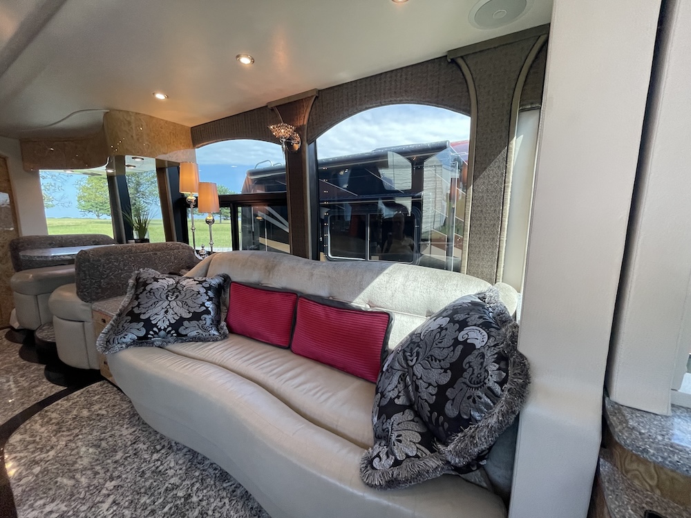 2005 Prevost  Millennium H3-45 For Sale