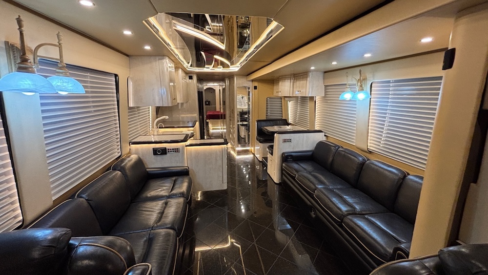 2005 Prevost Parliament XLII For Sale