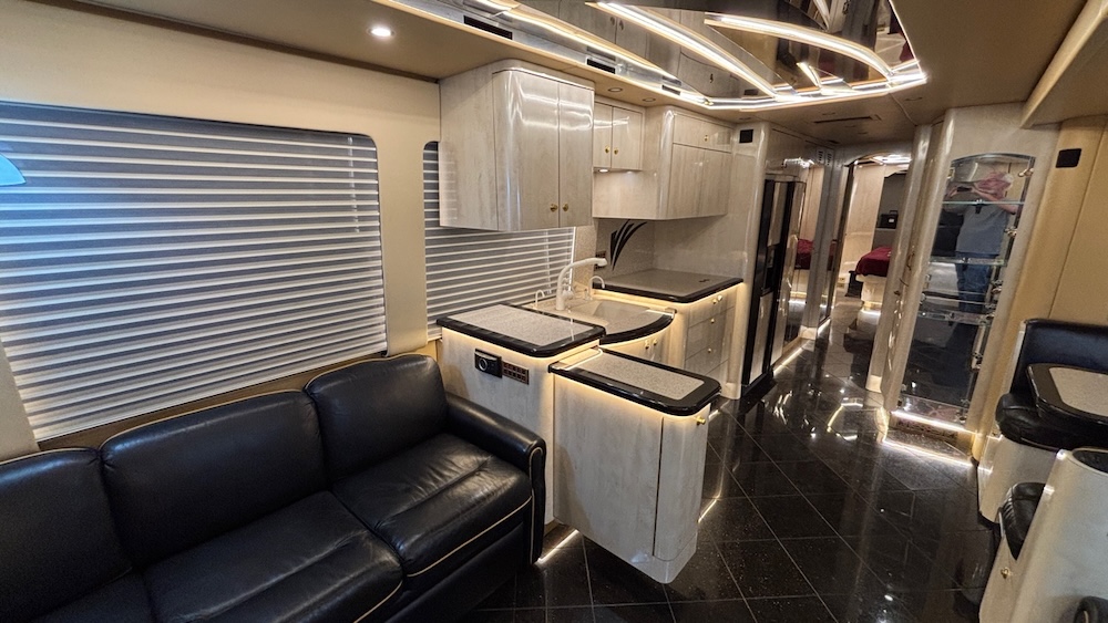 2005 Prevost Parliament XLII For Sale