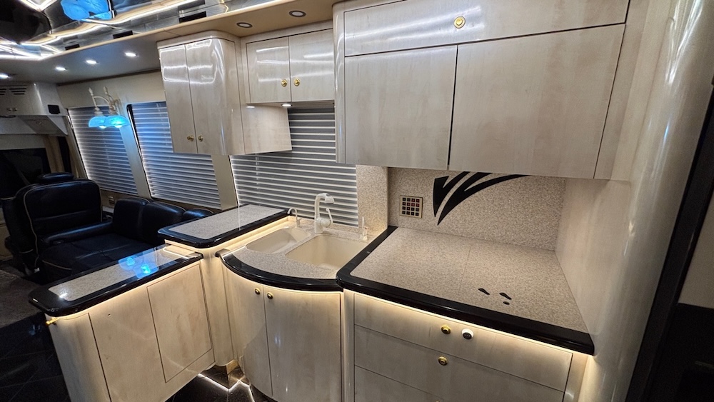 2005 Prevost Parliament XLII For Sale
