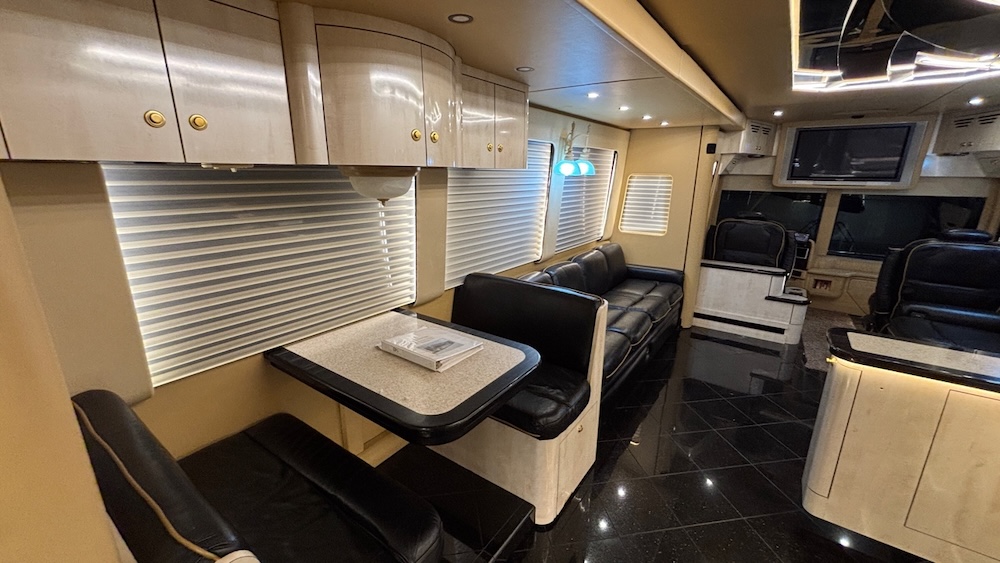 2005 Prevost Parliament XLII For Sale