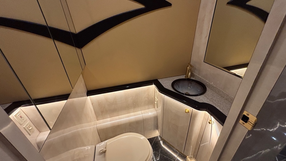 2005 Prevost Parliament XLII For Sale