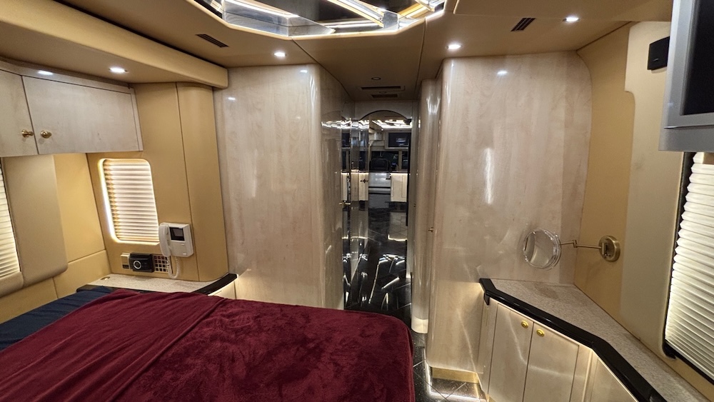 2005 Prevost Parliament XLII For Sale