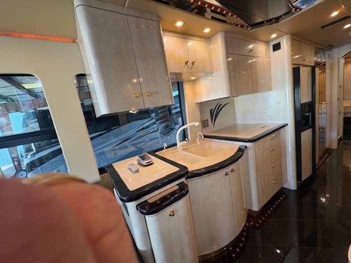 2005 Prevost Parliament XLII For Sale