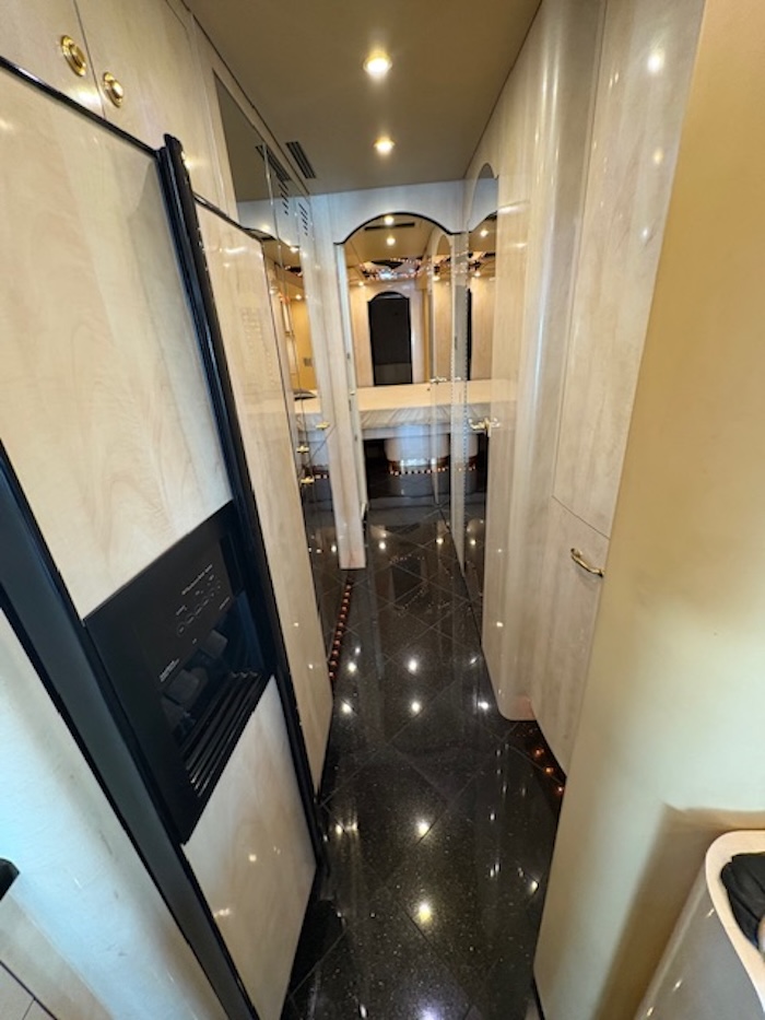 2005 Prevost Parliament XLII For Sale