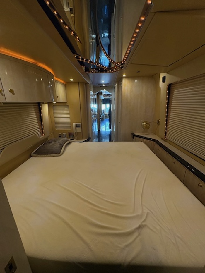 2005 Prevost Parliament XLII For Sale