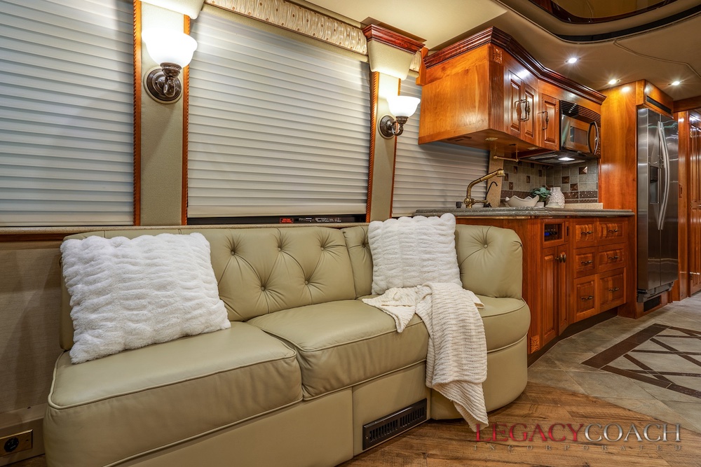 2005 Prevost Royale XLII For Sale