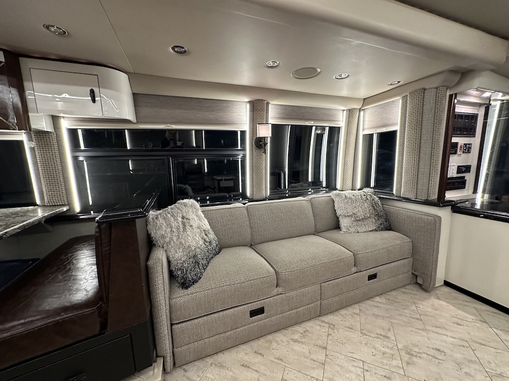 2006 Prevost American H3-45 For Sale