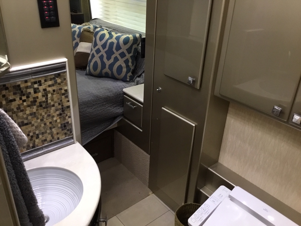 2006 Prevost Country Coach XLII For Sale