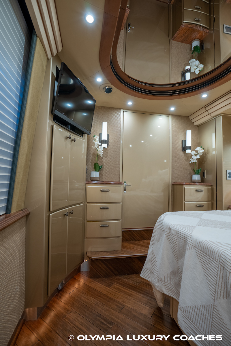 2006 Prevost Country Coach XLII For Sale