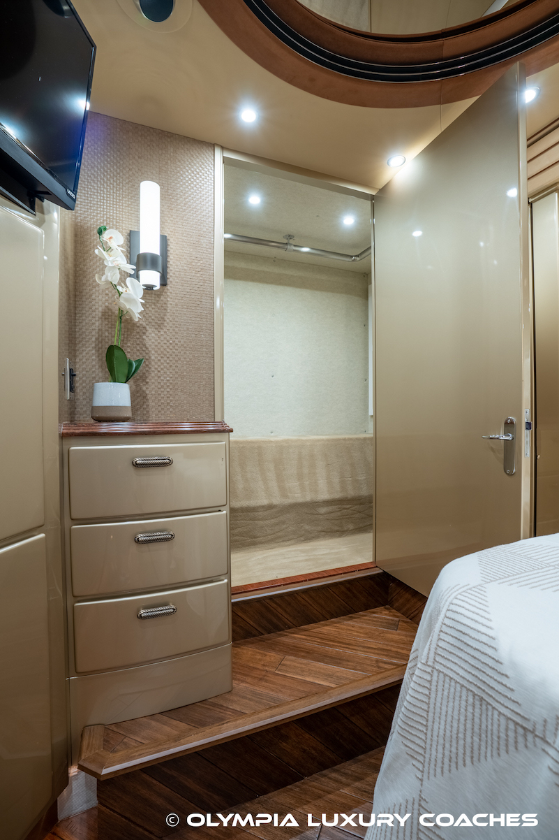 2006 Prevost Country Coach XLII For Sale