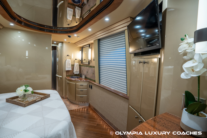 2006 Prevost Country Coach XLII For Sale