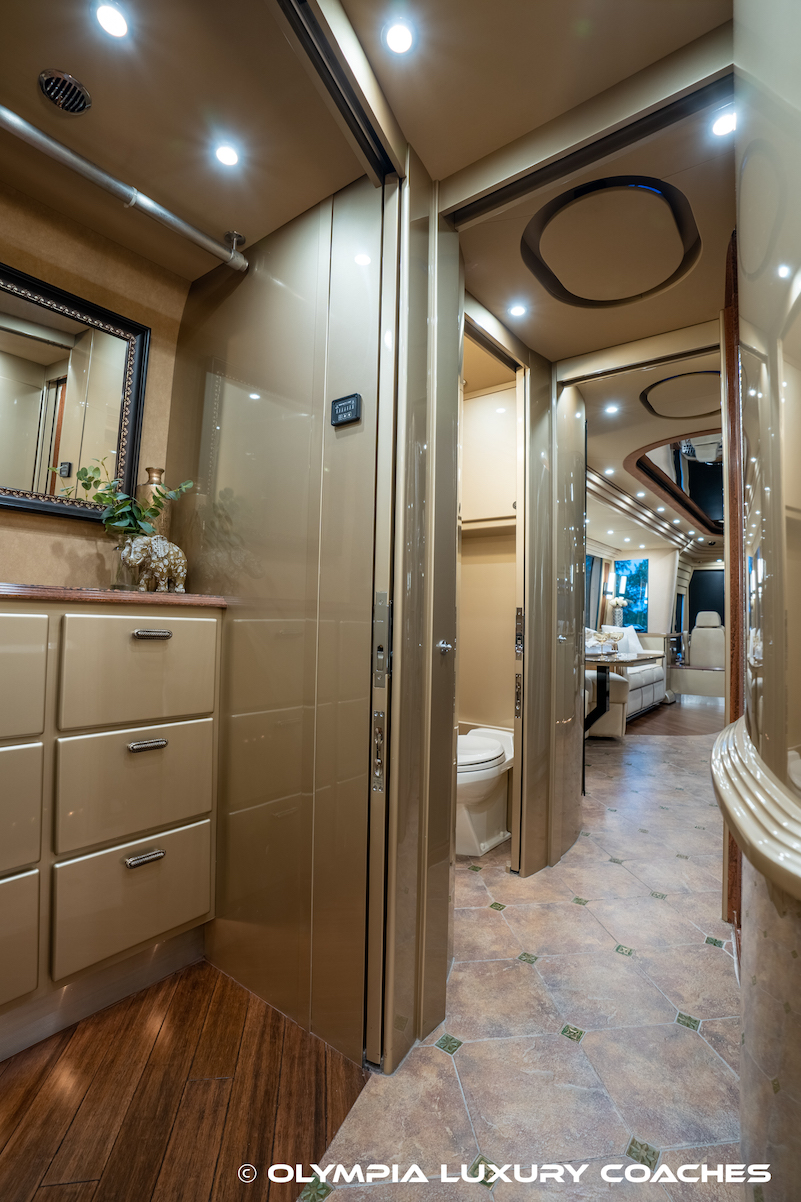 2006 Prevost Country Coach XLII For Sale