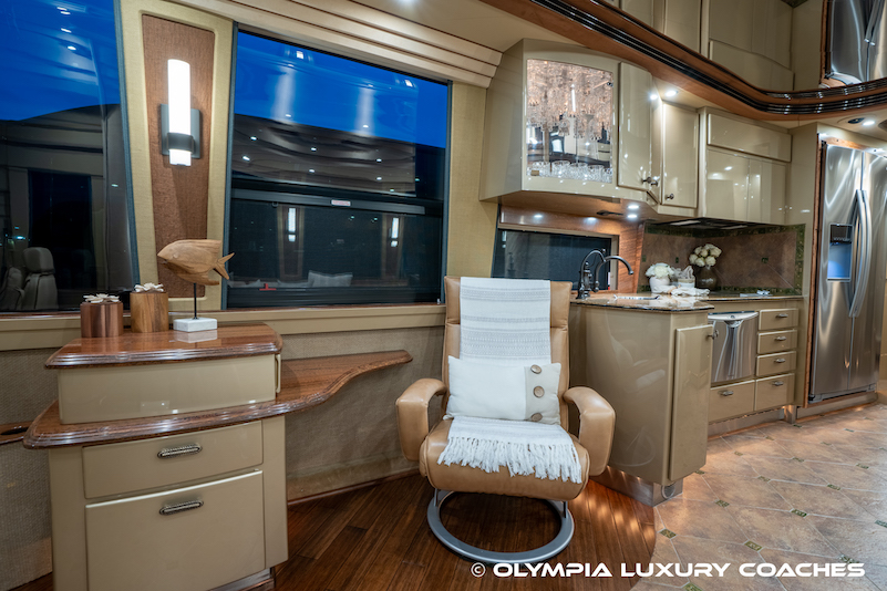 2006 Prevost Country Coach XLII For Sale