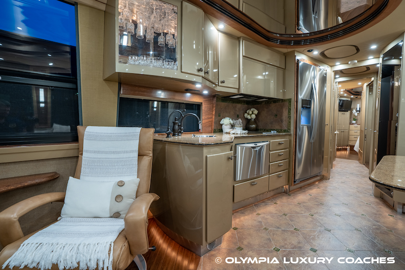 2006 Prevost Country Coach XLII For Sale