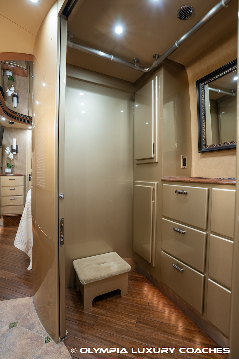 2006 Prevost Country Coach XLII For Sale