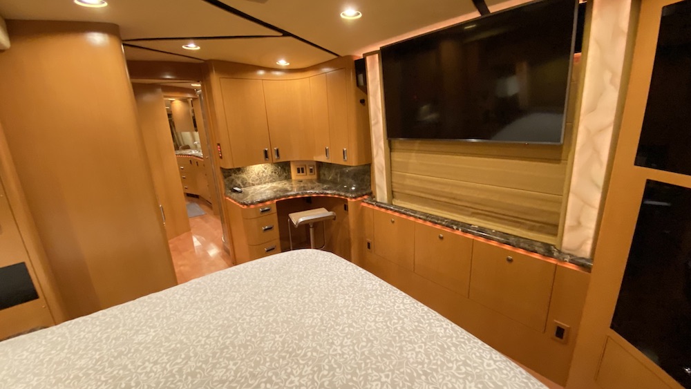 2006 Prevost Featherlite H3-45 For Sale