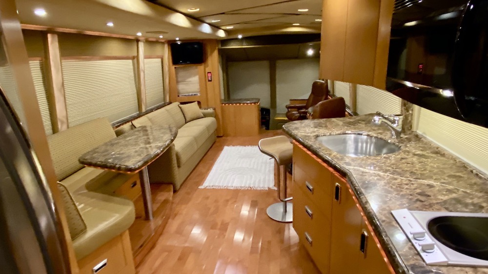 2006 Prevost Featherlite H3-45 For Sale