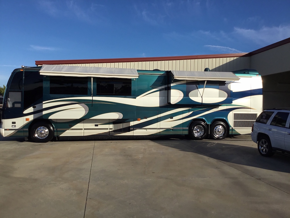 2006 Prevost Featherlite H3-45 For Sale