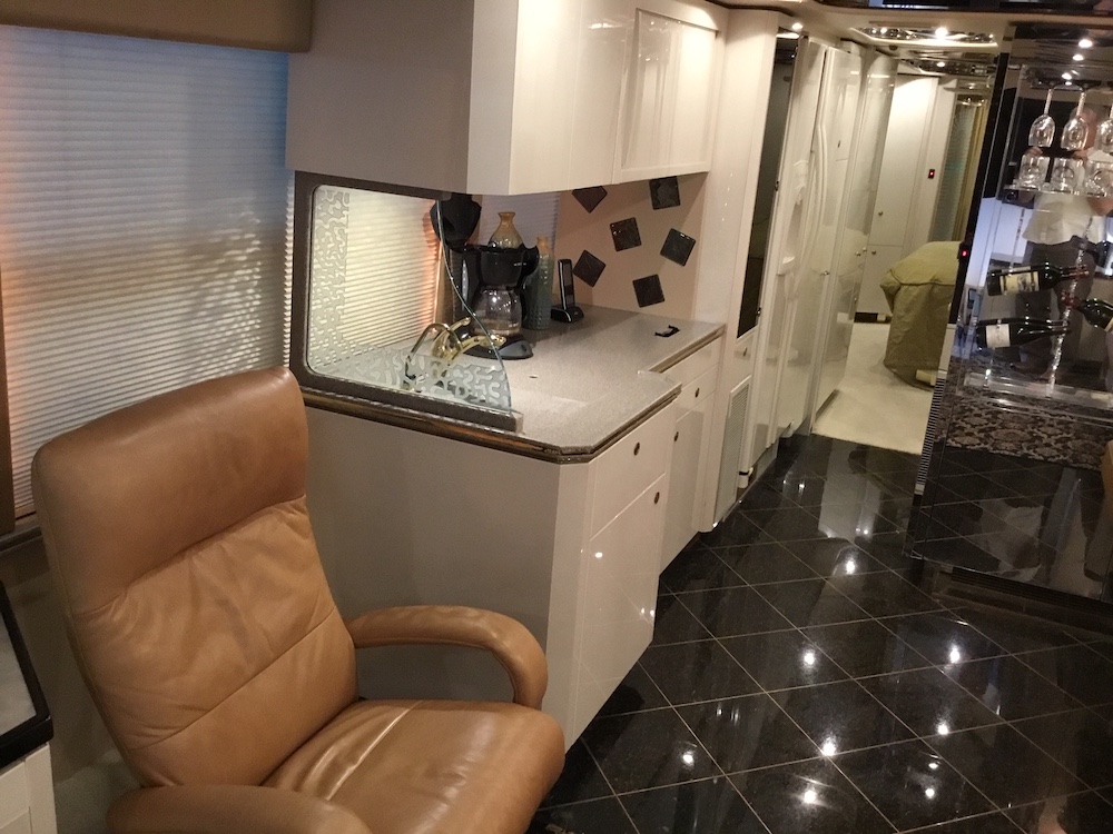 2006 Prevost Featherlite H3-45 For Sale