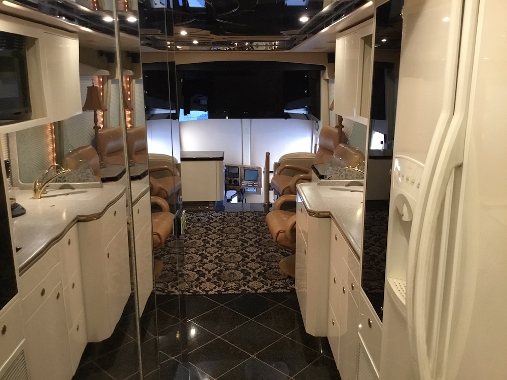 2006 Prevost Featherlite H3-45 For Sale