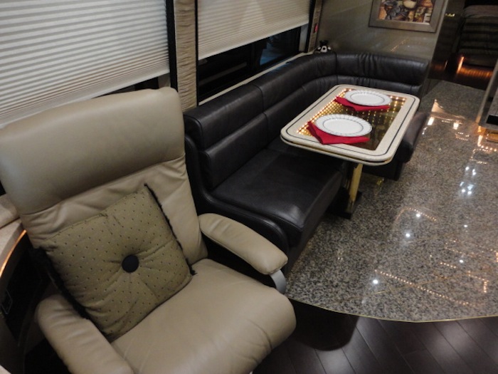 2006 Prevost Featherlite  H3-45 For Sale