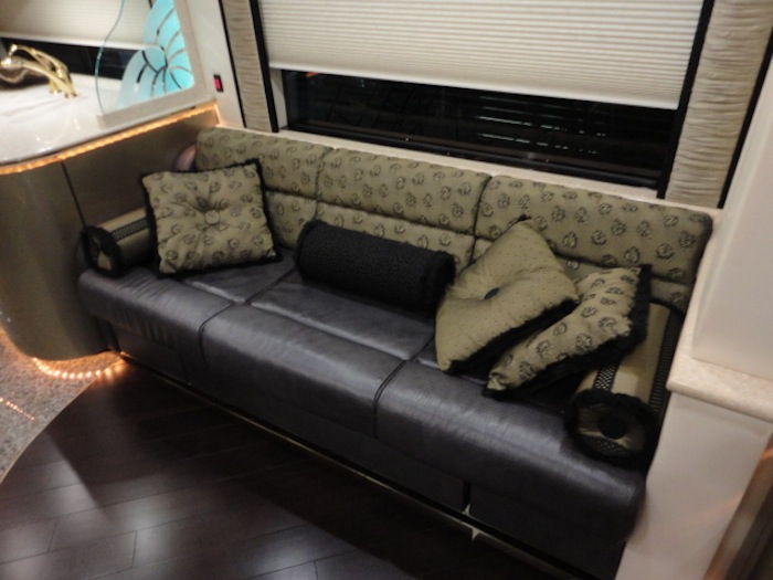 2006 Prevost Featherlite  H3-45 For Sale