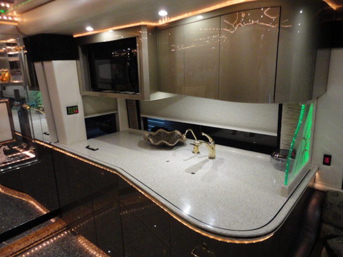 2006 Prevost Featherlite  H3-45 For Sale