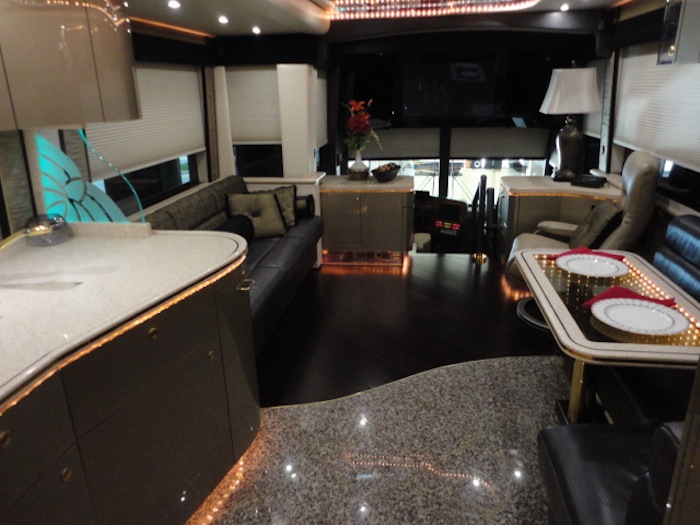 2006 Prevost Featherlite  H3-45 For Sale