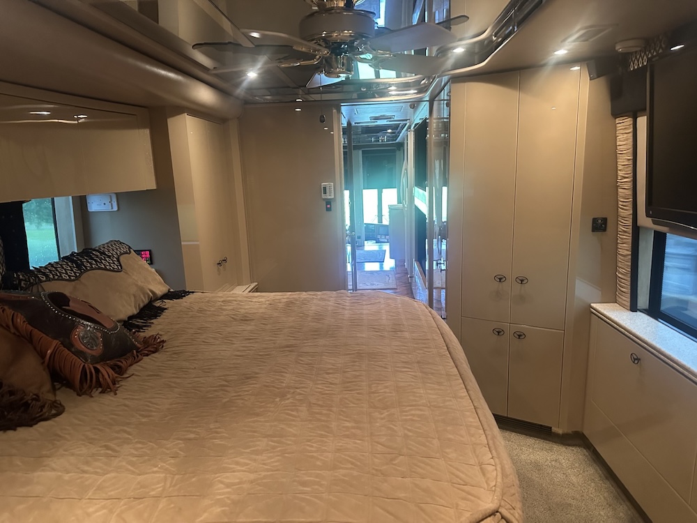 2006 Prevost Featherlite H3-45 For Sale