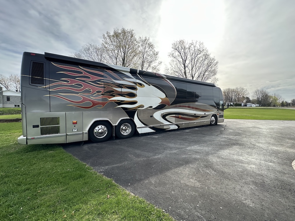 2006 Prevost Featherlite H3-45 For Sale