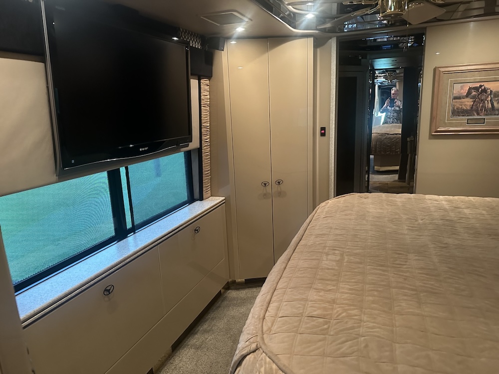 2006 Prevost Featherlite H3-45 For Sale