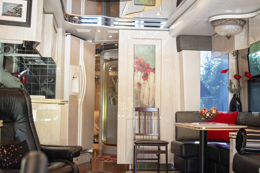 2006 Prevost Featherlite H3-45 For Sale