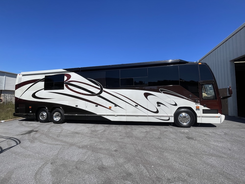 2006 Prevost Featherlite  H3-45 For Sale