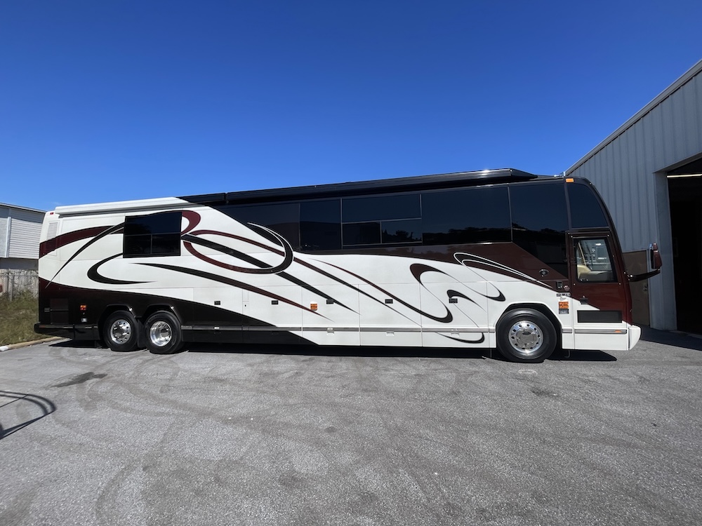 2006 Prevost Featherlite H3-45 For Sale