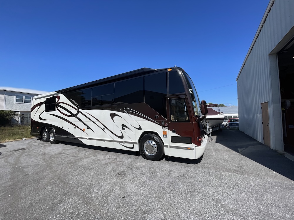 2006 Prevost Featherlite H3-45 For Sale