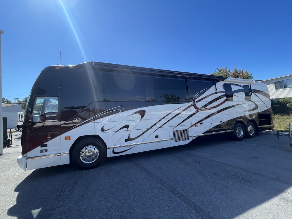 2006 Prevost Featherlite H3-45 For Sale