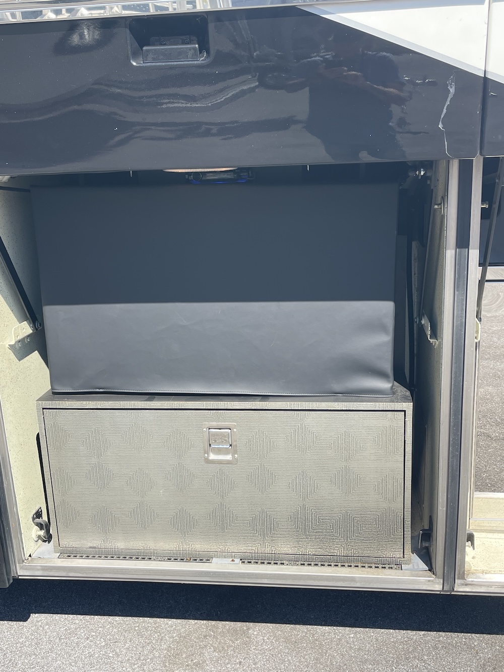 2006 Prevost Featherlite H3-45 For Sale